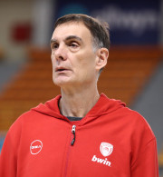 Μπαρτζώκας: «Θα δούμε στην προπόνηση αν θα παίξουν Μιλουτίνοφ-Τζόουνς στον τελικό»