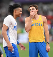 Το viral σχόλιο του Καραλή στον Ντουπλάντις για το νέο του βίντεο (photo)