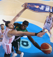 Απίθανο καλάθι και φάουλ από τον Ναν με αντίπαλο τον Μιλουτίνοφ (video)