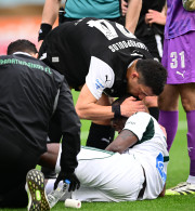 Φοβερή σκηνή στο Παγκρήτιο: Ο Λαμπρόπουλος φίλησε τον τραυματία Τεττέη