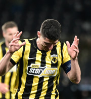 Έκρυψε την μπάλα ο Μάνταλος, απέφυγε τρεις αντιπάλους κι έκανε το 3-0 της ΑΕΚ (video)