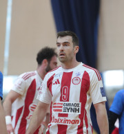 Με άνετη νίκη ο Ολυμπιακός «έκλεισε» την 17η αγωνιστική της Handball Premier και καταδιώκει την ΑΕΚ