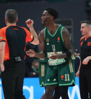 Απέφυγε την «αυτοχειρία» κι έφαγε «πιστολιά»