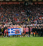 Η Σέφιλντ Γιουνάιτεντ κέρδισε κι υποβίβασε τη συμπολίτισσα Γουένσντεϊ με ξεχωριστή αφιέρωση στον Μπάλντοκ