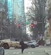 Σε τροχαίο ενεπλάκη ο σούπερ σταρ των Χόρνετς, Λαμέλο Μπολ (video)