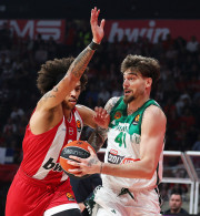 Παράπονα Χουάντσο στο ημίχρονο του Ολυμπιακός - Παναθηναϊκός: «Πρέπει να σταματήσουν οι αγκαλιές από τους αντιπάλους»