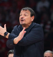 Αταμάν: «Παίξαμε άθλια στο πρώτο ημίχρονο, άξιζε να κερδίσει ο Ολυμπιακός»