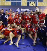 Η στιγμή της απονομής του Stoiximan Κυπέλλου Ελλάδας στον Ολυμπιακό (video)