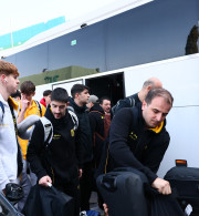 Επέστρεψε στη Θεσσαλονίκη η αποστολή των εφήβων του Άρη - Το video του Athletiko απ' την άφιξή τους