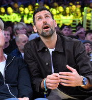 «Nole X Lakers»: Ο Τζόκοβιτς βρέθηκε στο Λος Άντζελες και φωτογραφήθηκε με ΛεΜπρόν και Ντόντσιτς!