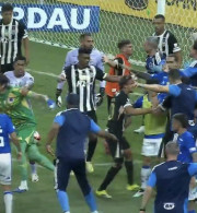 Αγριο ξύλο στο Κρουζέιρο – Ατλέτικο Μινέιρο με τον διαιτητή να αποβάλει 23 παίκτες!