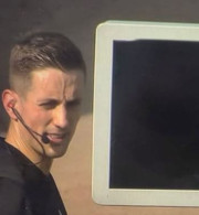 Τρομερές σκηνές στη Γερμανία - Οπαδοί «μπούκαραν» στο γήπεδο για να αποσυνδέσουν το VAR