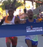 Ο πιο δραματικός τερματισμός: Σε διαφορά 0.01'' κρίθηκε η νίκη στον μαραθώνιο του Λος Άντζελες (video)