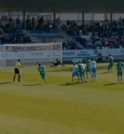 Το χειρότερο πέναλτι στην ιστορία: Ποδοσφαιριστής έστειλε την μπάλα έξω απ' το γήπεδο (video)