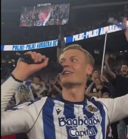 «Πάρε με στην Σεβίλλη, Όσκαρσον»: Το viral τραγούδι του Bad Bunny που έγινε σύνθημα στο «Ανοέτα» (video)