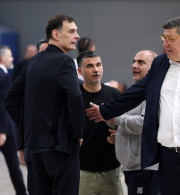 «Άναψαν τα αίματα» με τον Μπαρτζώκα και τους φίλους του Πανιωνίου (video)