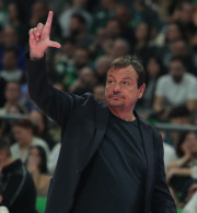 Αταμάν: «Ο Χολμς... κοιμόταν στο παρκέ - Το πρώτο ημίχρονο ήταν καταστροφή»