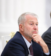 Η βρετανική κυβέρνηση πιέζει τον Αμπράμοβιτς για τα χρήματα πώλησης της Τσέλσι