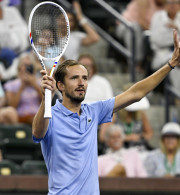 Ο απίθανος Μεντβέντεφ «καθάρισε» τον Αλκαράθ και έκλεισε ραντεβού με τον Σίνερ στον τελικό του Indian Wells