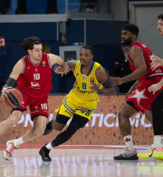 Ο «διπλός» Νίμπο και ο εξαιρετικός Σιλντς έδωσαν μεγάλη νίκη στην Ολίμπια Μιλάνο κόντρα στη Μακάμπι