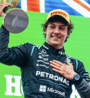 Απίστευτη γκάφα στην F1: Μπέρδεψαν στα μεγάφωνα τον Κίμι Αντονέλι με τον Κίμι Ράικονεν (video)