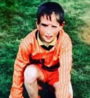 Τον εγκατέλειψαν μωρό σε μοναστήρι, τον αποκαλούσαν φρικιό και αυτός έγινε ένας από τους καλύτερους ποδοσφαιριστές στον κόσμο