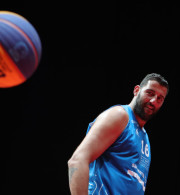 O Γιάννης Μπουρούσης απαντά σε πασχαλινά διλήμματα και σας εύχεται Καλή Ανάσταση! (video)