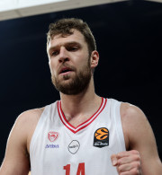 Βεζένκοφ: «Δεν με απασχολούν τα τεσσάρια της Ρεάλ, μόνο τι θα κάνουμε εμείς»