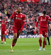 Με «αύρα» Ενγκουμόα η Λίβερπουλ επέστρεψε στις νίκες και πάει για το... θαύμα κόντρα στη Παρί