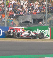 Τρομακτική σύγκρουση: Ο Μπέρμαν χτύπησε στις μπαριέρες της πίστας στη Σουζούκα με ισχύ 50G (video)