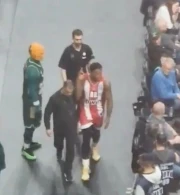 Τα βιντεο με την χειρονομία του Τζόουνς