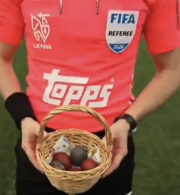 Όχι κέρμα, αλλά βαμμένα αυγά - Στη Λιθουανία έχουν έναν πρωτότυπο τρόπο να διαλέγουν πλευρές το Πάσχα