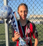 Την λένε Έμα και είναι η κόρη ενός θρύλου: Ο πατέρας της χάνει το πρωτάθλημα, εκείνη πήρε το Κύπελλο