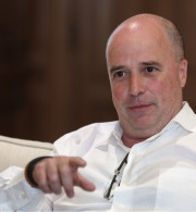 Ένας Έλληνας επιχειρηματίας στη Λιντς - Από τον κόσμο της φιλανθρωπίας στο «Έλαντ Ρόουντ»