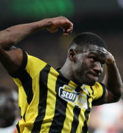 Άπιαστη κεφαλιά του Ζίνι για το 3-0 της ΑΕΚ στη καυτή Νέα Φιλαδέλφεια (video)