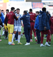 Μεγάλη ένταση μεταξύ των παικτών στο Ατρόμητος - ΑΕΛ Novibet (videos)