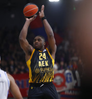 Από το πινακάκι του Σάκοτα, στο καλάθι του Πανιωνίου: To special play της ΑΕΚ με πρωταγωνιστή τον Μπάρτλεϊ