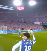 Τρομερό πλάνο με το γκολ της Σοσιεδάδ μέσα από την κάμερα του διαιτητή στον αγωνιστικό χώρο (video)