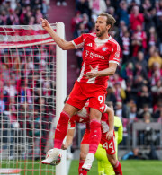 Η Μπάγερν έκανε «πάρτι» κόντρα στη Στουγκάρδη και κατάκτησε την 35η σαλατιέρα