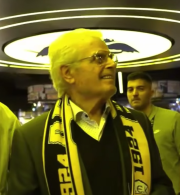 Μια ζωή ΑΕΚ - 91χρονος φίλαθλος γιόρτασε τα γενέθλιά του στην «Allwyn Arena»