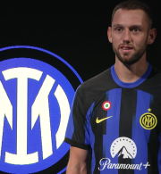 «Ο Ντε Φράι έχει στα χέρια του προτάσεις από Ολυμπιακό και Μπενφίκα»