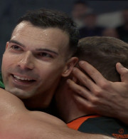 Η αγκαλιά του Σλούκα με τον διαιτητή στο Παναθηναϊκός - Μονακό