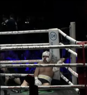 Τι το 'θελε το μποξ; Αστέρι της Premier League μπήκε στο ρινγκ και «έφαγε» αλύπητο ξύλο (video)