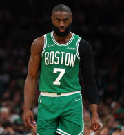 «Βόμβα» στο NBA: Οι Σέλτικς έστειλαν τον Τζέιλεν Μπράουν στους Σίξερς για τον Πολ Τζορτζ