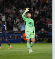 Είσαι σίγουρα ο Νόιερ; - Ο Γερμανός θρύλος δεν έπιασε μπάλα στο Παρίσι και έμεινε στην ιστορία του Champions League