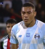 Πόσο πιο... άτυχος - Ο Κάρλος Βινίσιους έχασε πέναλτι τρεις συνεχόμενες φορές! (video)