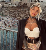 «Καυτές» στιγμές σε γιοτ και πάρτι με συνοδούς πολυτελείας - Η εντυπωσιακή WAG θα συγχωρέσει τον άσο της μπάλας;