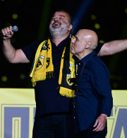 Αυτό είναι το τραγούδι για το πρωτάθλημα της ΑΕΚ - Το τραγούδησε ο Μάριος Ηλιόπουλος στη φιέστα (video)