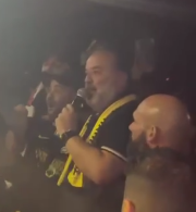 Τα «έσπασε» ο Ηλιόπουλος σε νυχτερινό κέντρο για την κατάκτηση τίτλου της ΑΕΚ (video)