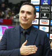 Συγκλονιστικός Μπούτσκος: Υποκλίθηκε στον κόσμο του ΠΑΟΚ μετά το τελευταίο του παιχνίδι (video)